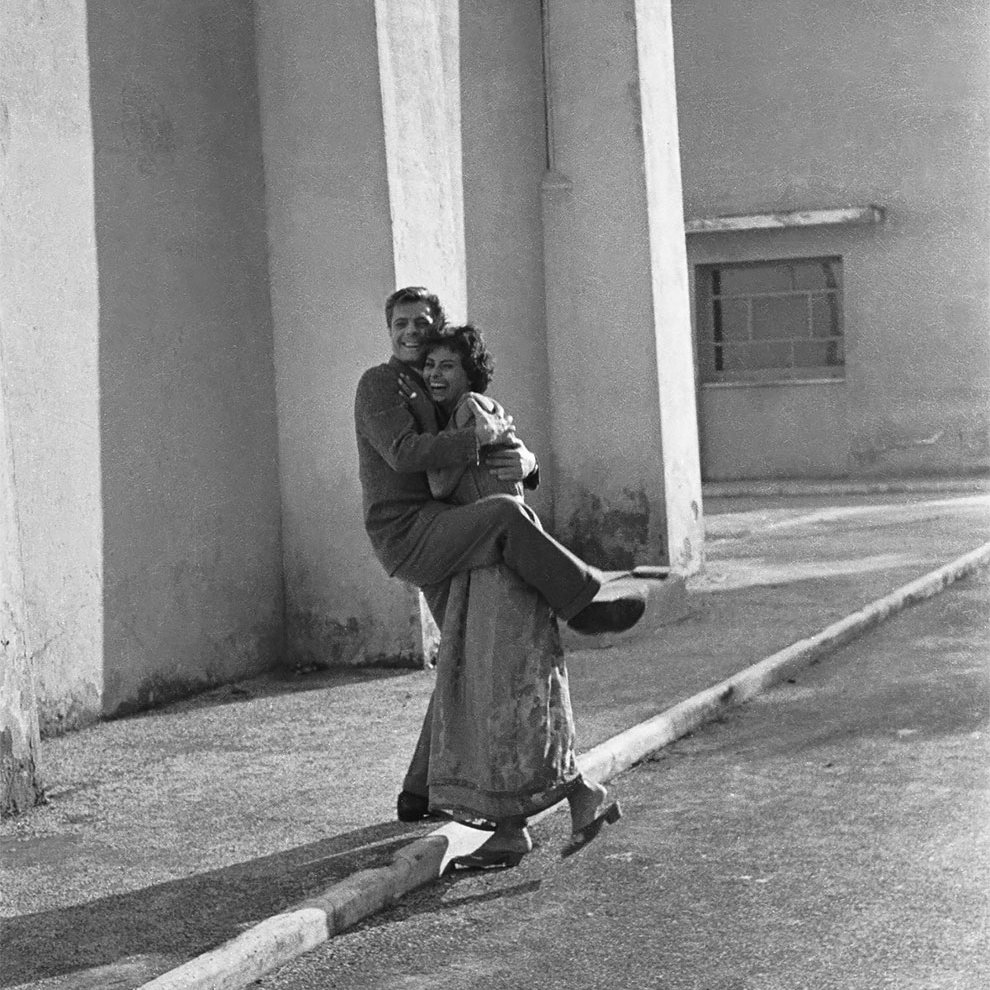 Solo hasta el 16 de abril.

Una selección gratuita de diez films sobre moda en la plataforma cultural CaixaForum+, sede online de Moritz Feed Dog 2025.
Mugler, Coperni, Bob Mackie, Dior, Bruce Weber...
caixaforumplus.org/s/moritz-feed-…