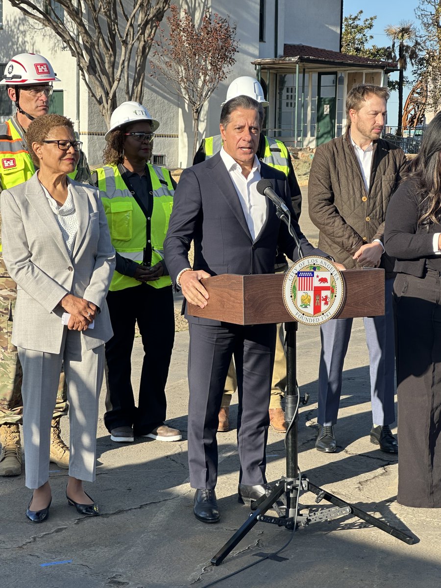 LAUSDSup's tweet photo. Today is a powerful reminder of what we can achieve together as a community. United by purpose and guided by care, we are beginning the vital work of stabilizing and rebuilding all three Palisades school sites—laying the foundation for a stronger future. We extend our heartfelt thanks to @MayorOfLA Karen Bass, U.S. Army Colonel Brian Sawser, the U.S. Army Corps of Engineers, the Board of Education—especially Board Member Nick Melvoin—Parent Jon Brown and the many dedicated parents.

We remain fully committed to addressing every environmental concern with urgency and care—ensuring safe, healthy, and thriving learning environments for every student.
