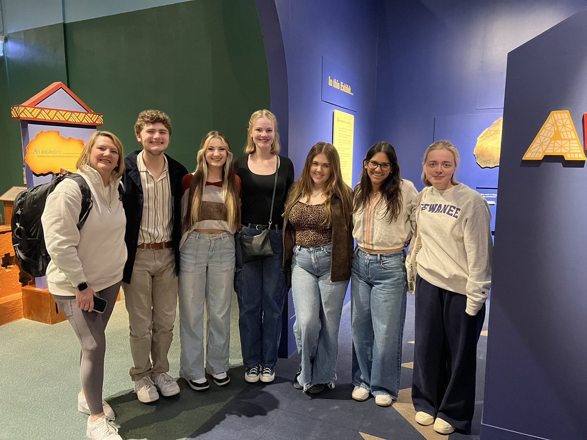 wcsBHSnp's tweet photo. Field museum! https://t.co/JYG5YQGnvR