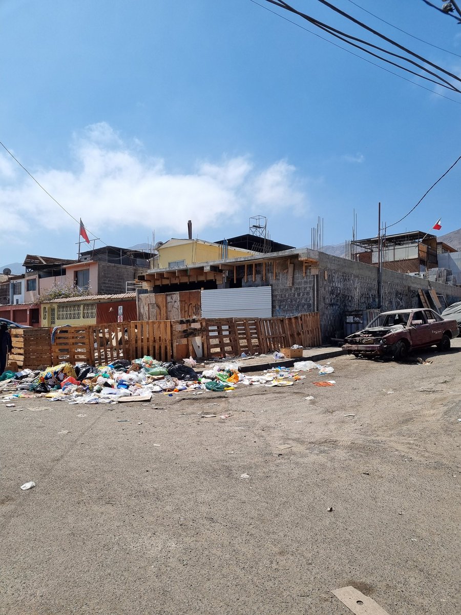 Mauricio_aliro's tweet photo. Antofaghanistan...sector feria las pulgas..Pantaleón Cortes..
Calle Huamachuco/J.A.Ríos
Autoridades de #antofagasta . https://t.co/b3Z6Ioq1gD