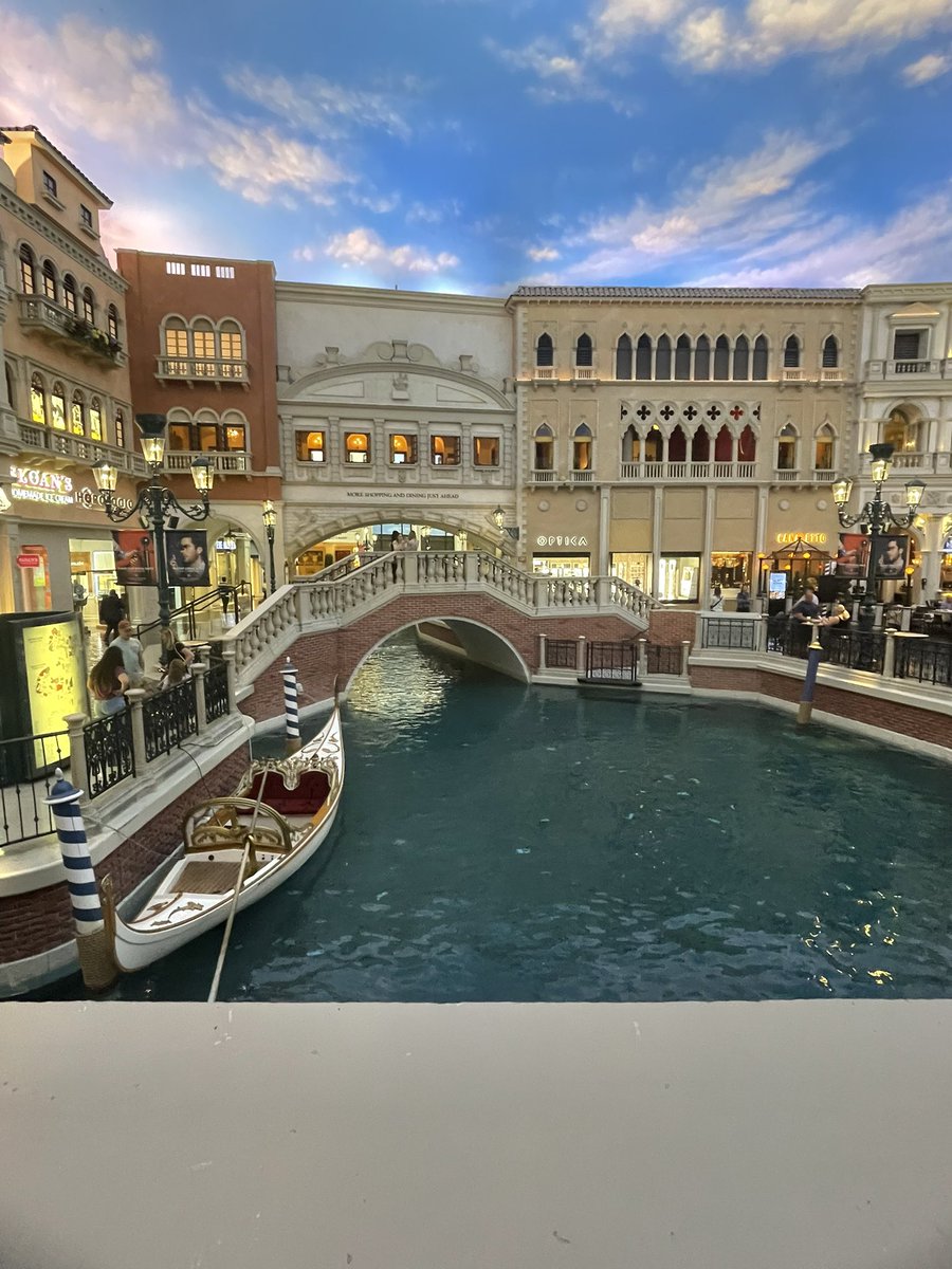 MattGirvan_'s tweet photo. Only been a week but still thinking about Las Vegas 🇺🇸🎰 https://t.co/mPVZjhROj8