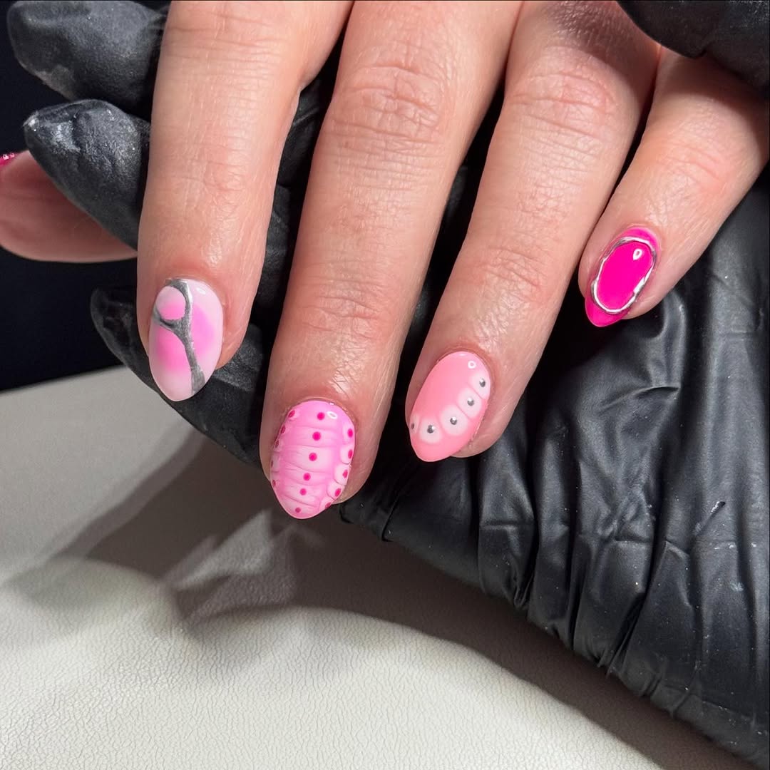 Ellisons's tweet image. Been looking for nail art inspo?👀 Take a look at these ‘blooming’ gorgeous nails by @beautyby_melanie__ a perfect touch of colour for spring #SpringNails #NailArt #NailTech #NailInspo