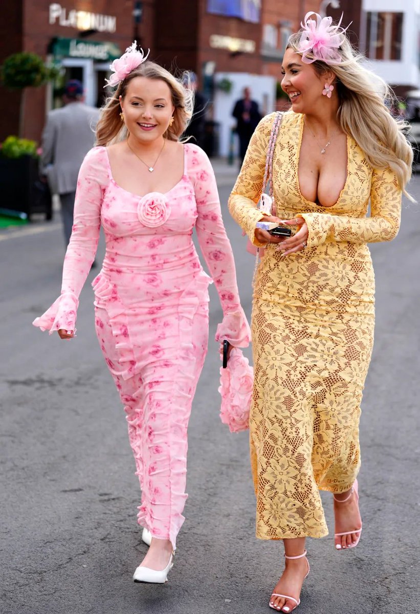 AstuteGaba's tweet photo. Ladies Day 2025 is in full swing ❤️
#GrandNationalFestival #London #Liverpool #Fashion #News #horseracing #grandnational #bestbits #roundup #UKNews #LadiesDayout2025 #ChrisHughes https://t.co/8l1WvUbGNG