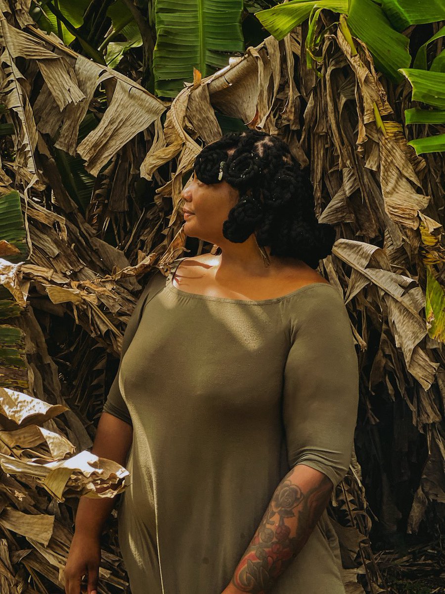 fulljoying's tweet image. Don’t touch my soul
When it’s the rhythm I know
Don’t touch my crown
They say the vision I’ve found
Don’t touch what’s there
When it’s the feelings I wear
.
.
📍: #humbleandfreewadadli 
📸: @veonard 
💁🏿‍♀️: @black.hair.affair 
.
.
#locstyles #Antigualoctician #268locs