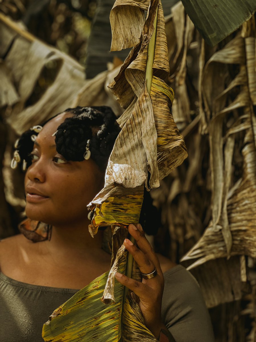 fulljoying's tweet image. Don’t touch my soul
When it’s the rhythm I know
Don’t touch my crown
They say the vision I’ve found
Don’t touch what’s there
When it’s the feelings I wear
.
.
📍: #humbleandfreewadadli 
📸: @veonard 
💁🏿‍♀️: @black.hair.affair 
.
.
#locstyles #Antigualoctician #268locs