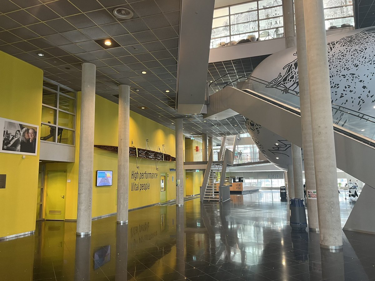 Afgelopen weken colleges gehad in OZW gebouw <a href="/VUAmsterdam/">Vrije Universiteit Amsterdam (inactief)</a> en het vak ‘Organiseren van Goed Bestuur’ vorige week afgerond met een groepsopdracht en organisatieadvies 📝 📚 aan <a href="/IND_NL/">IND</a>