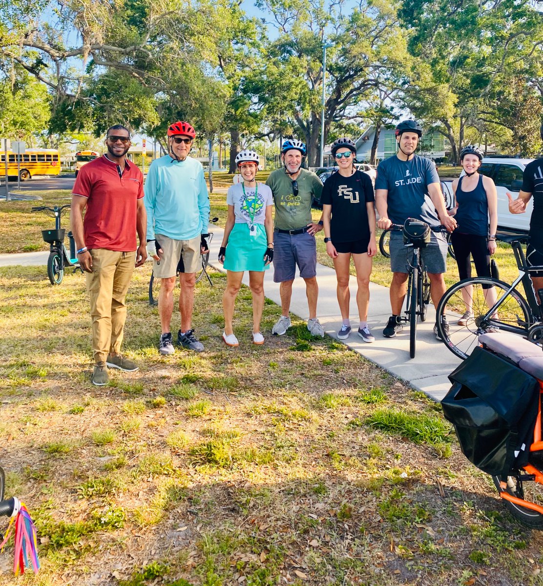 CoreyGivensJr's tweet photo. Palmetto Park Neighborhood Association Bike & Ride to School 🚲
Providing people with options for getting around safely by all modes of transportation is essential for ensuring good access to education, jobs, medical care, recreation, & other daily needs. #StPetersburg #SPD7 https://t.co/5dTtDcAZIy