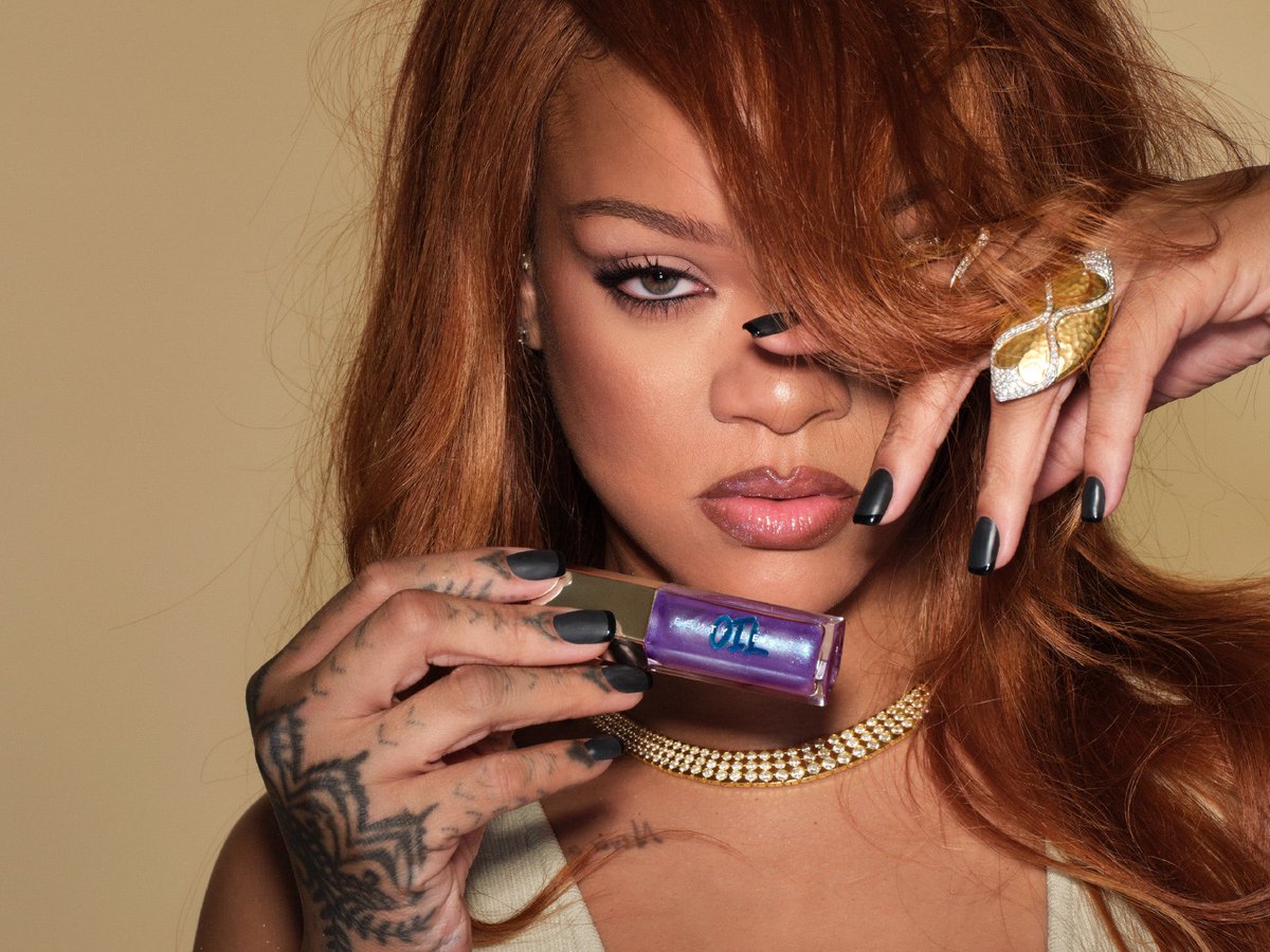 rihanna's tweet image. our gloss bomb fam just got a lil bigger - meet Gloss Bomb Oil ✨👄 this gloss-oil hybrid sparkles like gloss and hydrates like an oil.
available now in 7 shades at fentybeauty.com & @Sephora