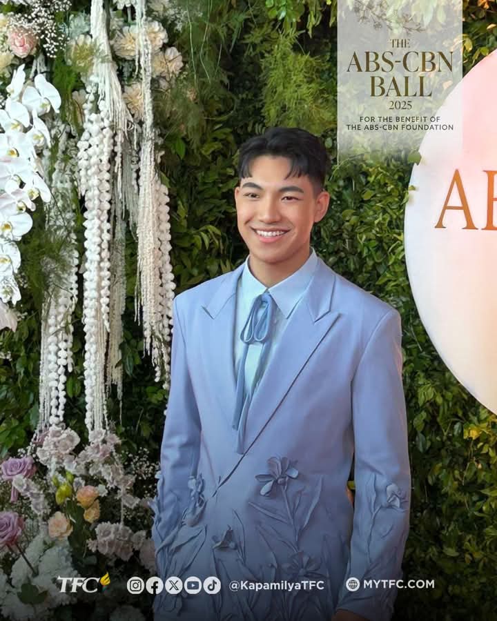 D_marianne23's tweet photo. Our Darren is definitely one of the best-dressed for tonight!! Ang lakas ng dating!! Sobrang gwapoo!! 

HipNChicDARREN Tonight
#DARREN @Espanto2001
#ABSCBNBall2025 https://t.co/51qs5UjRs3