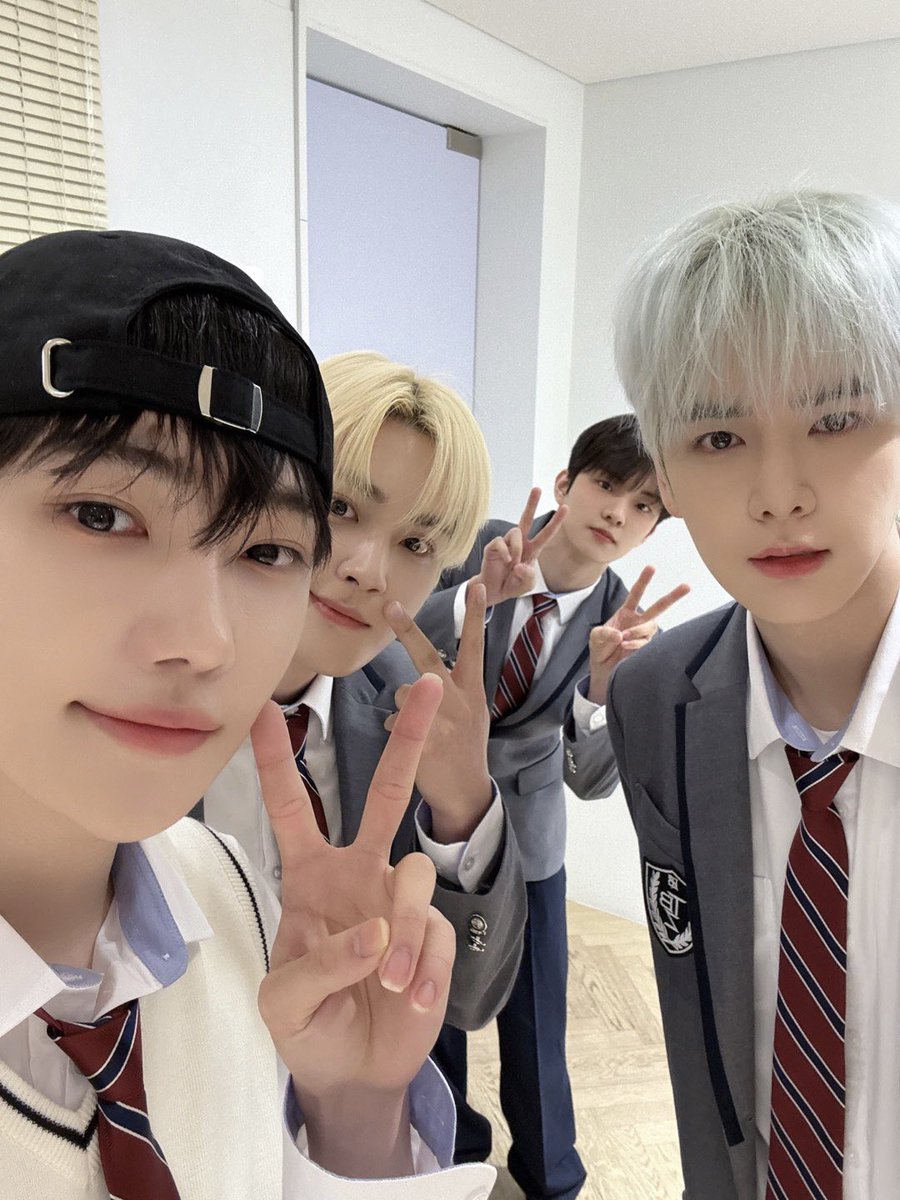 jichasngmin's tweet photo. ㅤ 
𝗣𝗵𝗼𝘁𝗼 &amp; 𝗙𝗮𝗻𝘀𝗶𝗴𝗻 𝗘𝘃𝗲𝗻𝘁 — Nothing beats the school uniform attire, the ultimate heart-stealer look! With our effortless charm and youthful energy, we’ve completely won over THE B's heart once again. Mission success! 💯
ㅤ https://t.co/S2cTb4Vcms