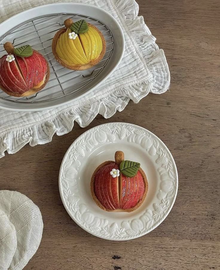 daily_dolce's tweet photo. Apple tarts https://t.co/tz5qC7SQgA