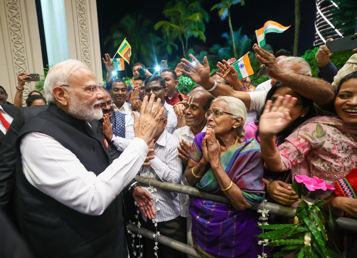 narendramodi's tweet photo. The rains were no deterrent for a spectacular welcome by the Indian community in Colombo. I was deeply moved by their warmth and enthusiasm. Grateful to them! https://t.co/O8YUP6Vjxw