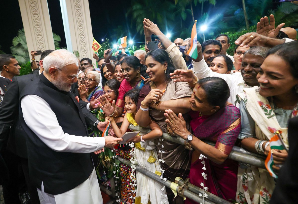 narendramodi's tweet photo. The rains were no deterrent for a spectacular welcome by the Indian community in Colombo. I was deeply moved by their warmth and enthusiasm. Grateful to them! https://t.co/O8YUP6Vjxw