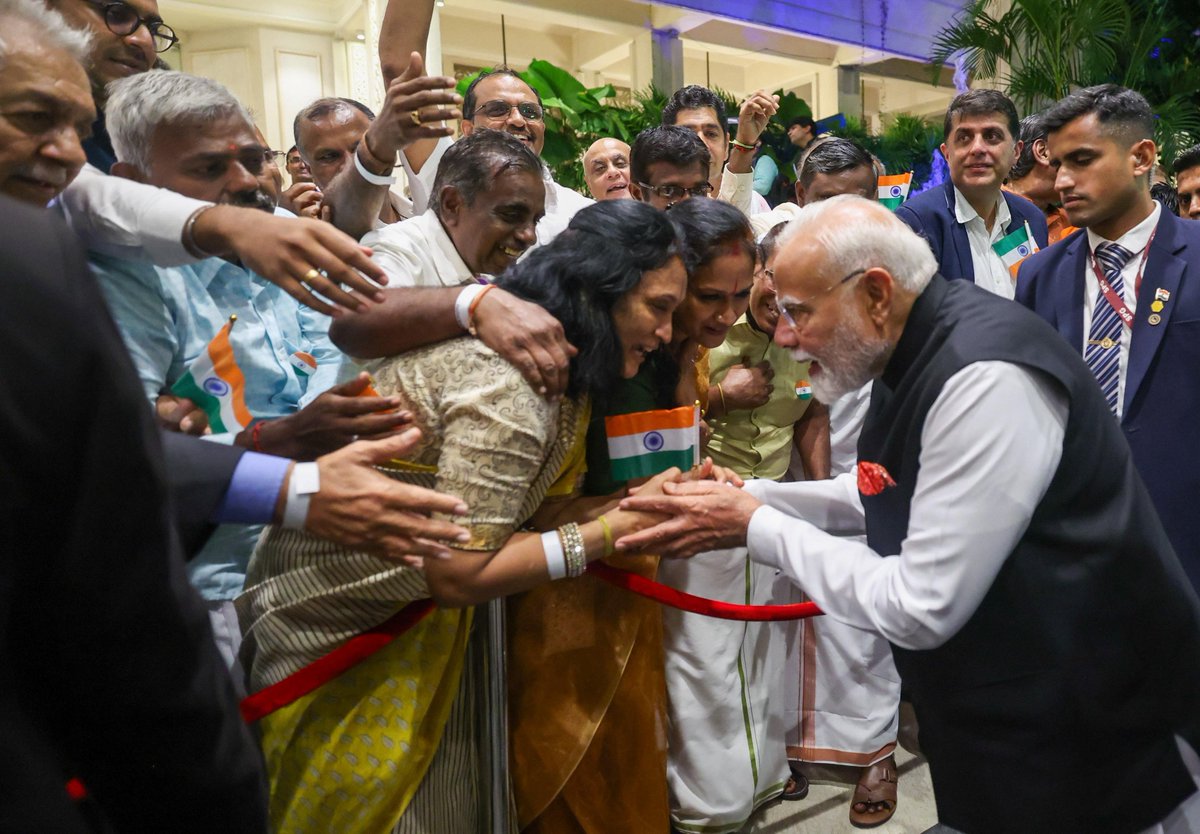 The rains were no deterrent for a spectacular welcome by the Indian community in Colombo. I was deeply moved by their warmth and enthusiasm. Grateful to them!