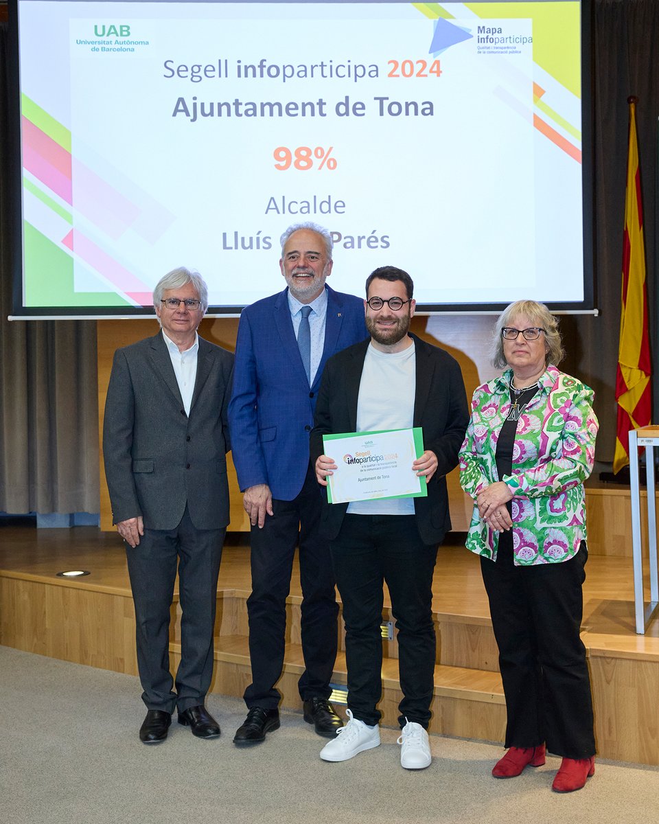 🔍 Tona obté un 98% al segell Infoparticipa en qualitat i transparència de la comunicació pública local

<a href="/GuiuGrau/">Guiu Grau</a>, regidor de participació i transparència, va recollir el guardó a l'acte de lliurament celebrat a l'<a href="/UABBarcelona/">Universitat Autònoma de Barcelona</a>. 

👉🏼 Més informació: tona.cat/actualitat/not…