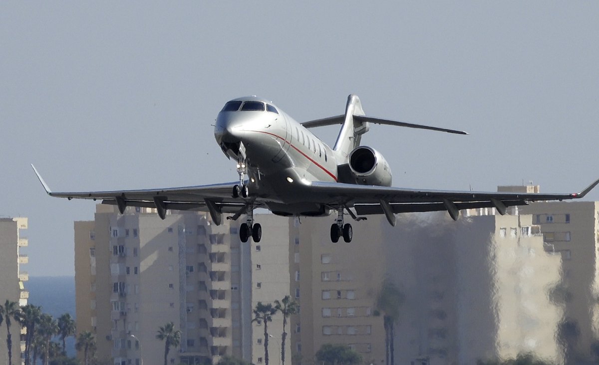 Espectacular privado Challenger 350 (9H-VCE) en @alcspotters @aerovlc <a href="/VLCspotters/">VLCspotters ✈️</a> <a href="/VLCmovements/">VLCmovements</a> <a href="/TORRECILLA13/">JARTA_PHOTO</a> <a href="/ertiodelatiza/">Francisco Bonilla Torres</a> <a href="/ormevictor1/">Victor</a> @flightvlc <a href="/LpezPeinado/">Pedro López Peinado</a> <a href="/SpottingAlc/">Spotting ALC</a>  <a href="/alberto_levc/">Alb</a> @ebusitano <a href="/Cristian_ALC/">Cristian_ALC 🇪🇸🚁🛩️✈️</a>
 #avgeek #aviation #aviationlovers 
youtu.be/gKTkoLRtStc