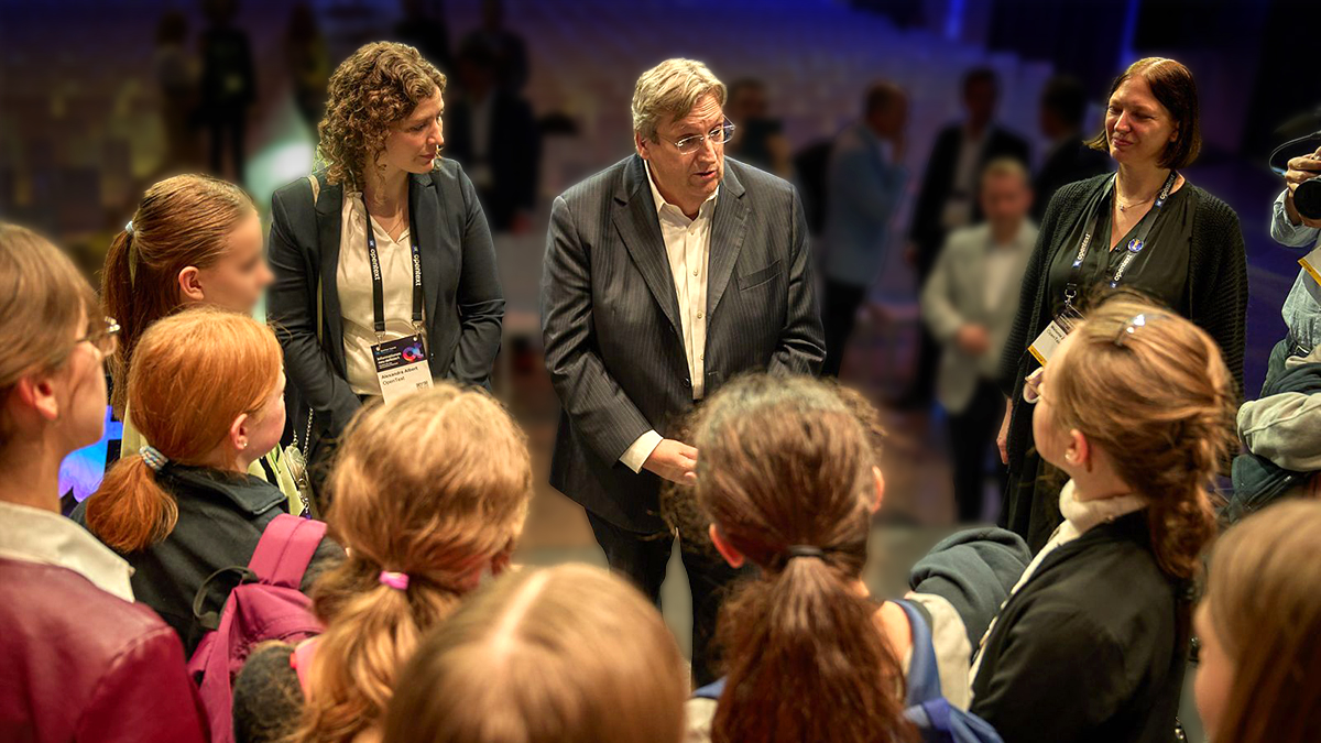 It was a delight to speak with some brilliant young students about potential careers in STEM, as part of #GirlsDay in Germany, at our #OpenTextSummitMunich. I was asked about some "wisdom" I could leave with them. I thought about Roses, Buds, and Thorns as a quick and simple