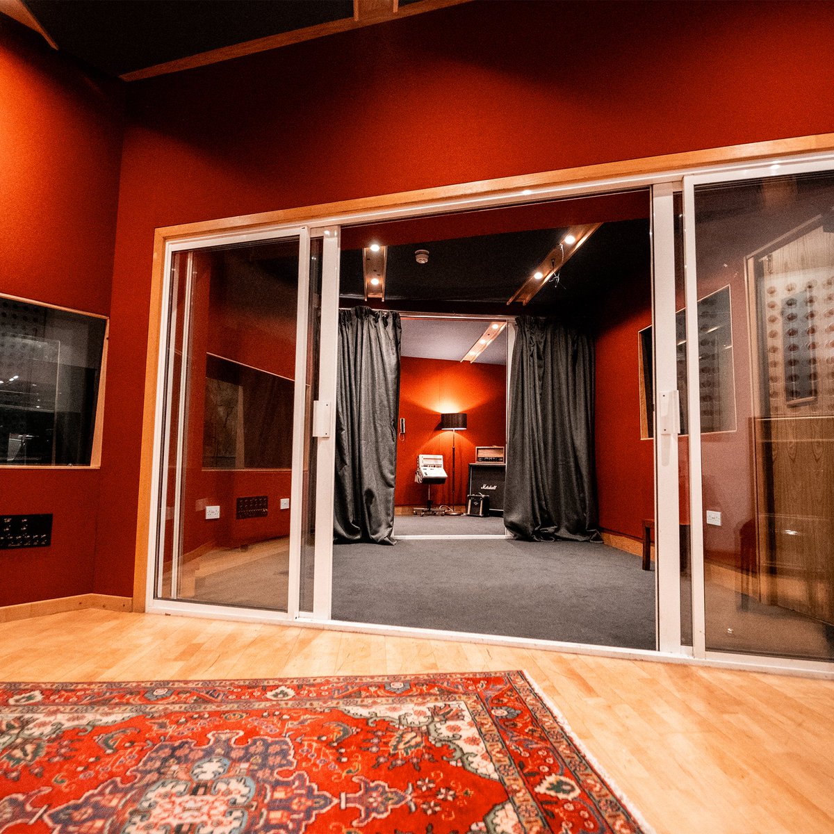 Miloco Studios (@milocostudios) on Twitter photo For this week’s #FeatureFriday we’re off to North London, taking you around the recently updated Studio 2 at @livingston_studios’ famous complex in Wood Green!
Info here: milocostudios.com/studios/living…
Any and all enquiries 📩 bookings@miloco.co.uk For this week’s #FeatureFriday we’re off to North London, taking you around the recently updated Studio 2 at @livingston_studios’ famous complex in Wood Green!
Info here: milocostudios.com/studios/living…
Any and all enquiries đź“© bookings@miloco.co.uk