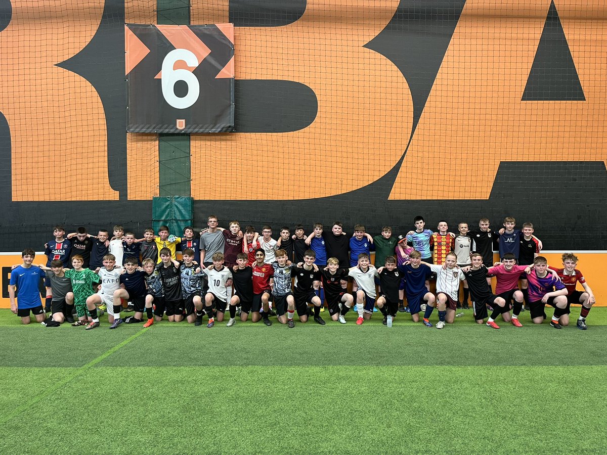 DRETsport's tweet image. 47 students have arrived in Paris and had their first training session at @UrbanSoccerFR . All are excited for a packed itinerary in the coming days 🇫🇷⚽️ #ParisFootballTour