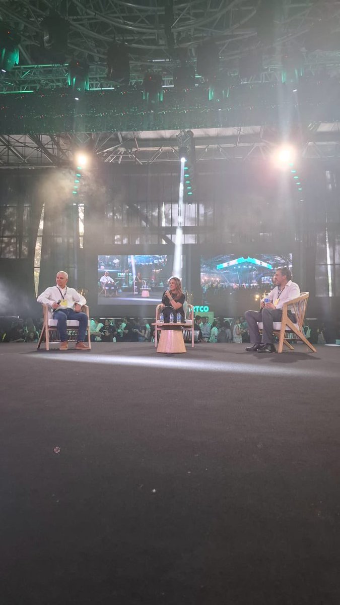 GrupoEnergiaBog's tweet photo. #AEstaHoraVisión del #GEB sobre el poder de la innovación para transformar el sector energético en #Startco #Medellín #EnGrupoEsMejor

 Nuestro presidente @juanortega3 en @starter_company en #Medellín. ¡El evento de emprendedores https://t.co/y2N1SIKxPc