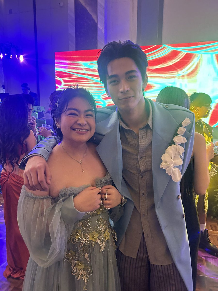 Nakapagpa-picture ulit with <a href="/BGYO_Gelo/">Gelo Rivera</a> after roughly a year since our first interaction!

Super haggard ko last time, at least ngayon naka-ayos na ako. Haha! #ABSCBNBall2025