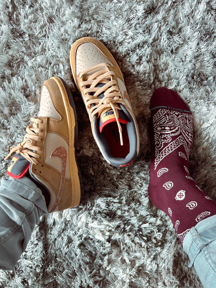 socktographer's tweet photo. About to get out to “404” Day here in ATL! It’s my birthday wknd so let me see that sneaker/sock 💧 (or sock 💧 lol) WOYF? #WOYF #404DAY #sneakerhead https://t.co/GfzJ6JR7sH