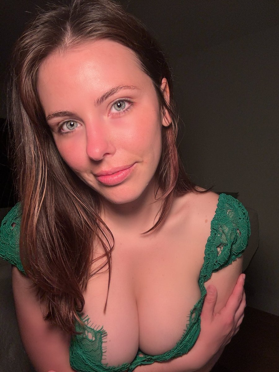 Do you prefer a girl with no tattoos?

Yes or No?🤔

Repost for follow back, I will follow you.💯