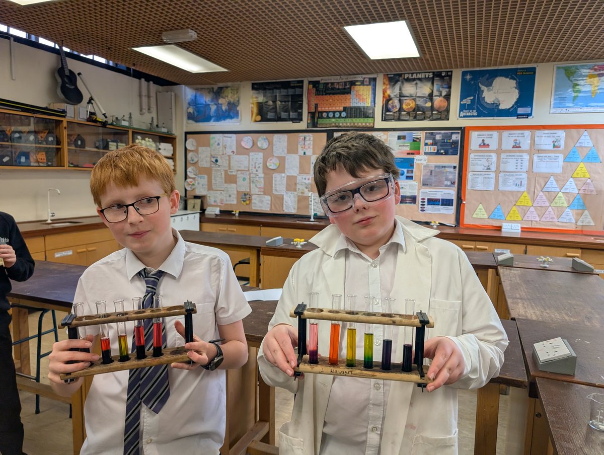 Science plus today with their fizzy rainbows... 🌈