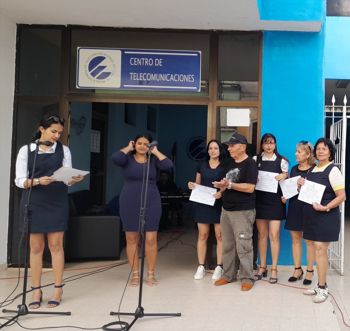 Reciben los títulos de técnicos medios en Telecomunicaciones cuatro operarias de la Unidad de Diagnóstico y Asistencia Técnica en la División Territorial #Camaguey de <a href="/ETECSA_Cuba/">ETECSA</a> #GenteQueSuma #EtecsaTeAcompaña
