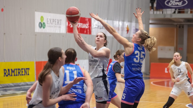 Sportacentrs's tweet photo. Madara Šmite izrauj uzvaru, Liepāja pēc četriem gadiem atgriežas finālā #LSBL2025 https://t.co/HeVigRjbt1 https://t.co/Vr3qd9btbd