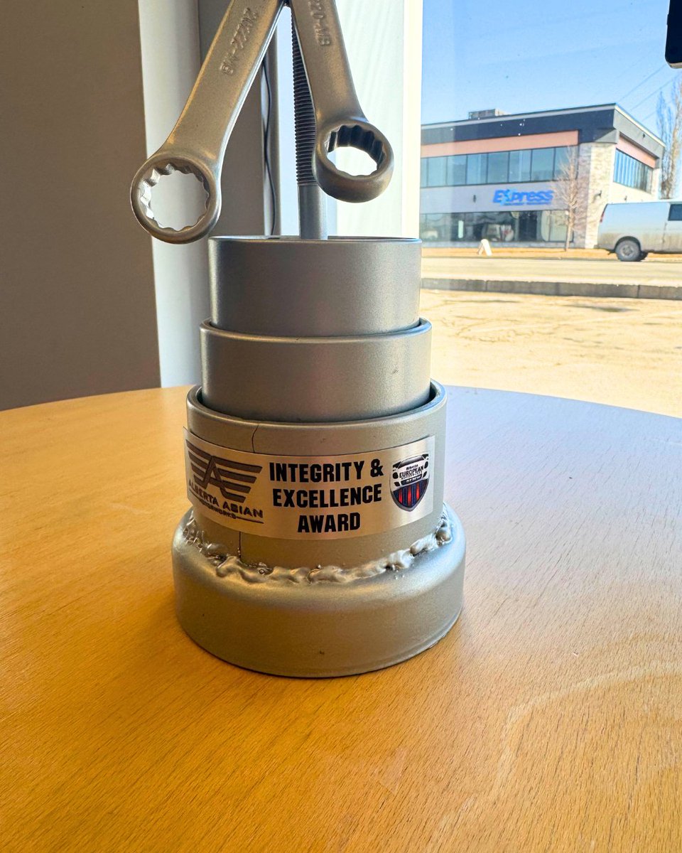 🌟 Congratulations to Andrew, Our very first Integrity and Excellence Award Winner!🎉

Andrew is our first recipient, having designed the award trophy and led our team-building initiatives while delivering outstanding service to our customers.
Thank you, Andrew💪✨