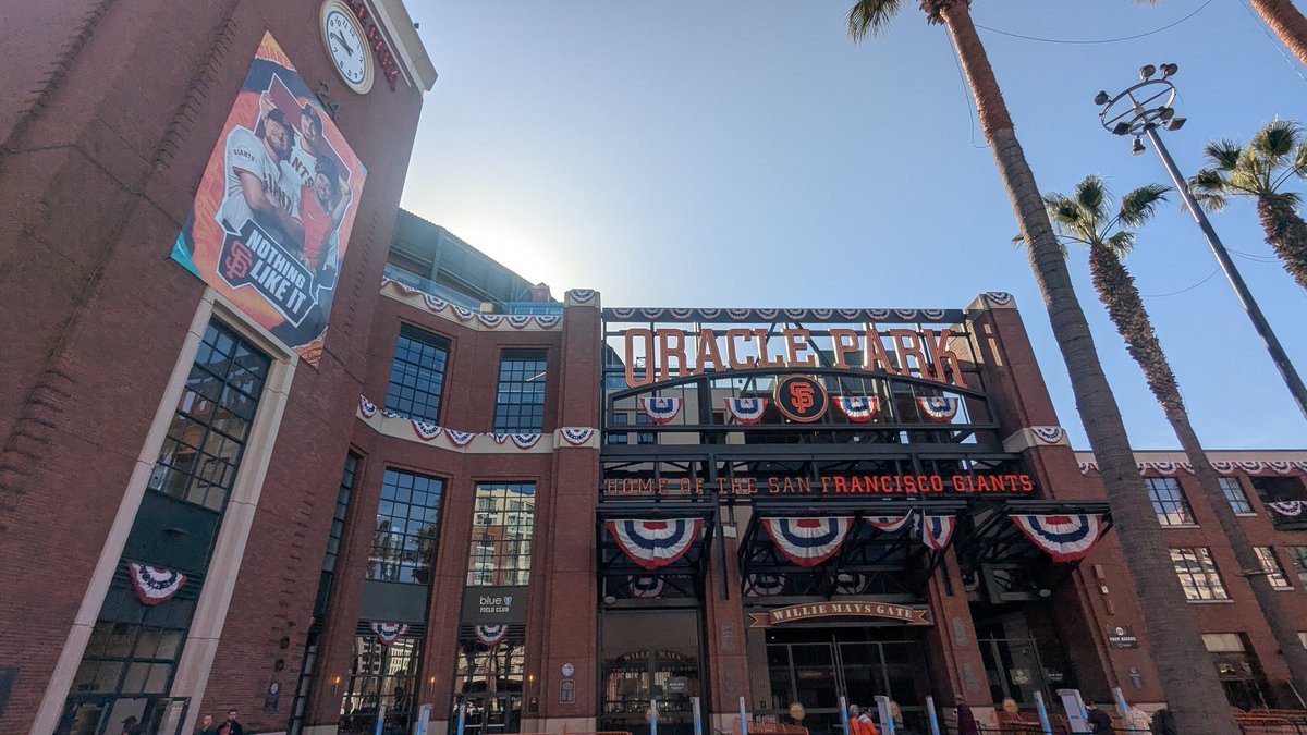 Who's ready for baseball! ⚾ It's the <a href="/SFGiants/">SFGiants</a> #OpeningDay2025 at <a href="/OracleParkSF/">Oracle Park</a> which also celebrates it's 25th anniversary 🎉 This is going to be an exciting season 🤩 Go Giants! 🖤🧡 🙌🏻

<a href="/sfgov/">City of San Francisco</a> #sf #sfgiants #sfbayarea #thingstodoinsf