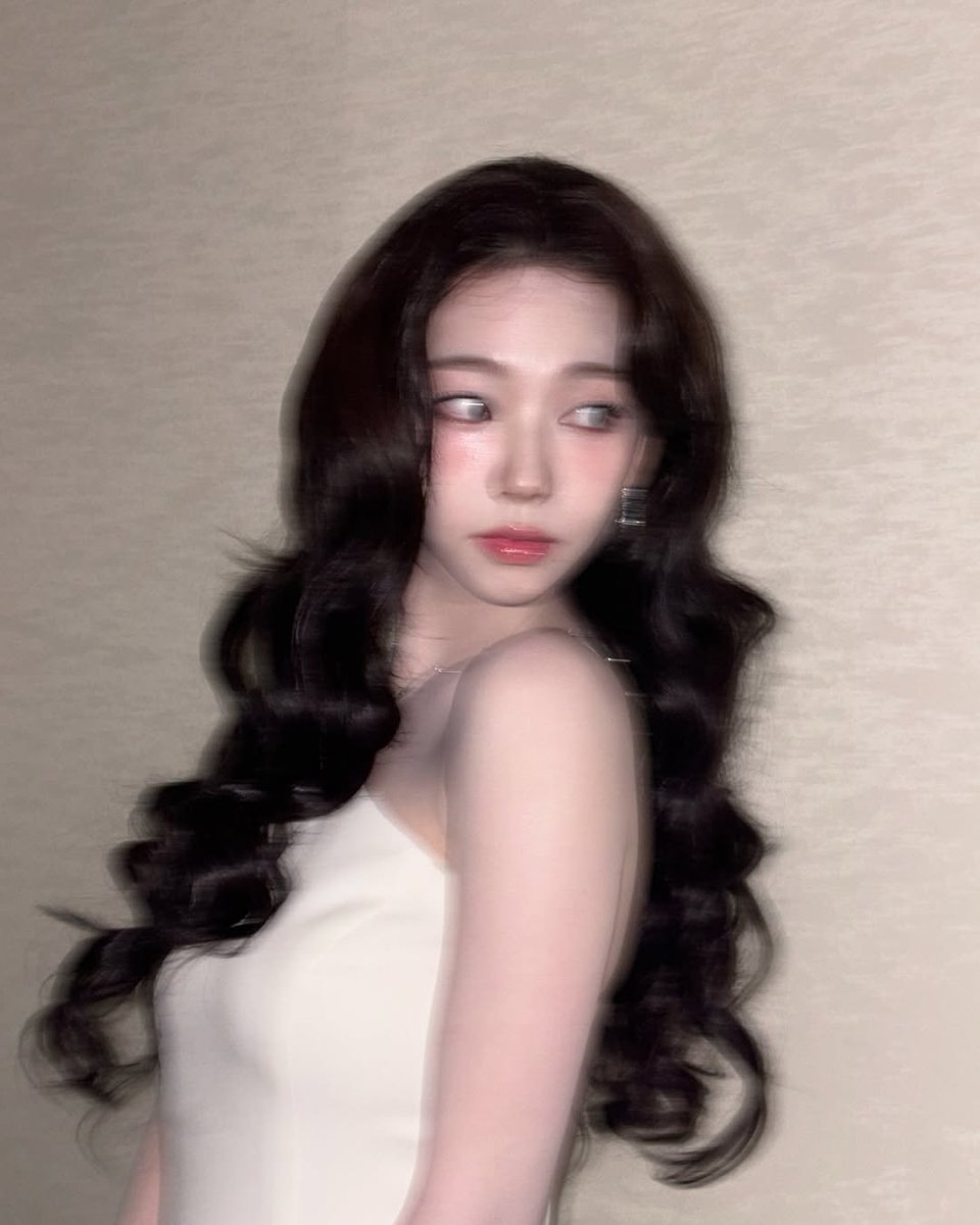 kkarinaa's tweet photo. the mirror reflected a version of me I adored—soft, radiant, almost dreamlike. https://t.co/u37TfFFVfE