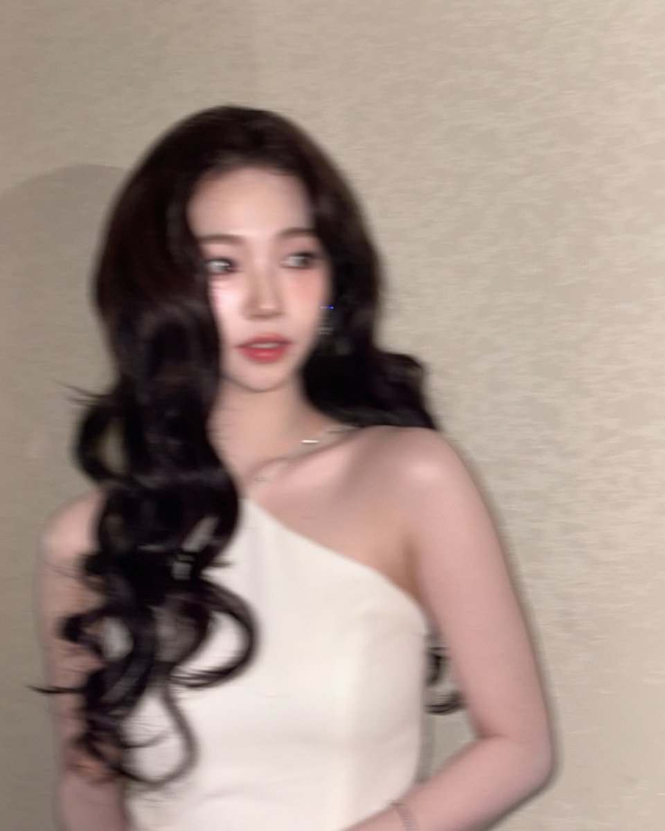 kkarinaa's tweet photo. the mirror reflected a version of me I adored—soft, radiant, almost dreamlike. https://t.co/u37TfFFVfE