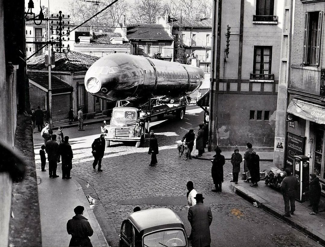 Transporting the fuselage of the Caravelle prototype by lorry through the old streets of Toulouse.