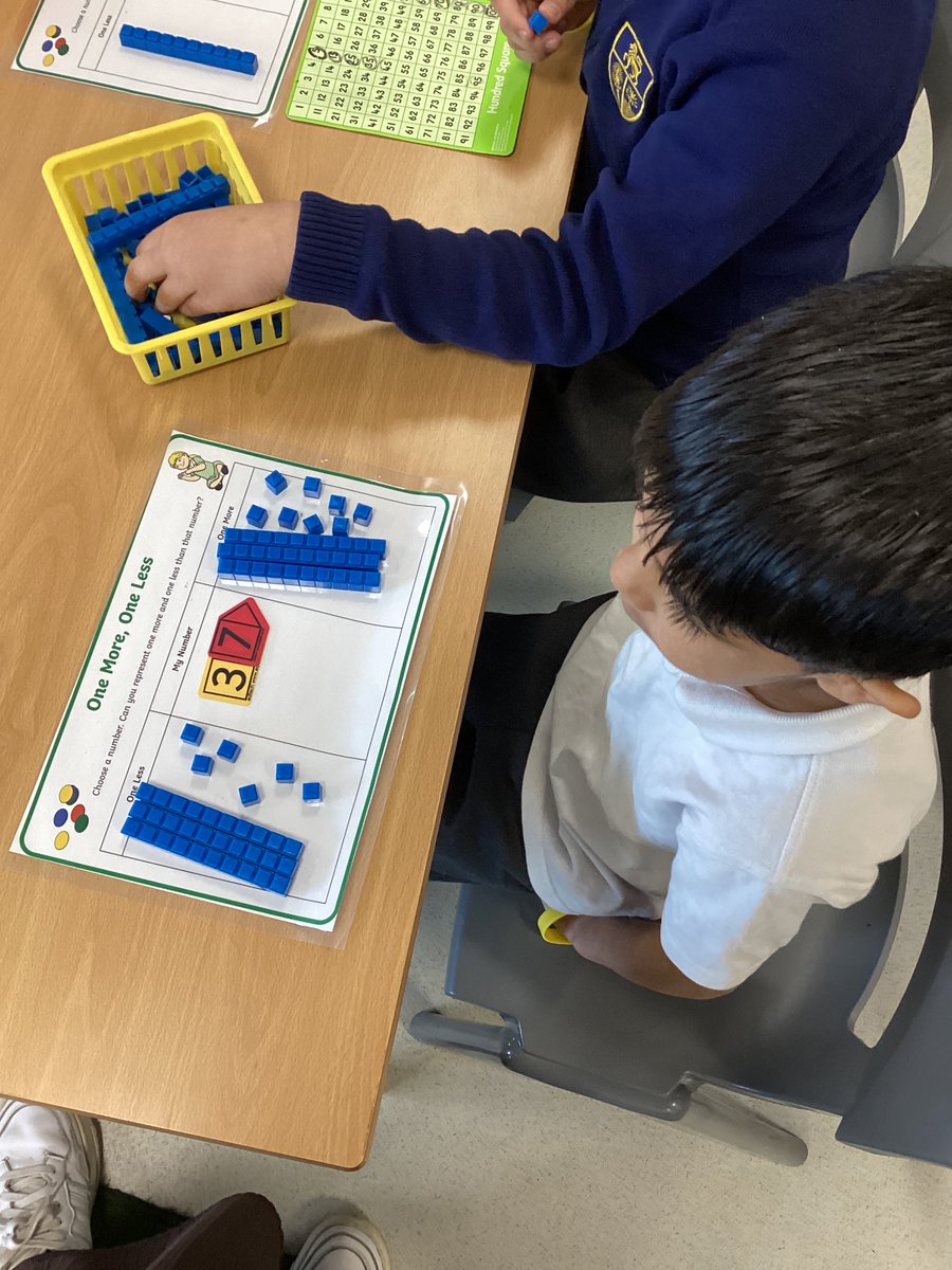AFSPrimary's tweet photo. This week in Maths, Year 1 were consolidating their place value knowledge of numbers up to 50. They learnt how to use a 100s square to find 1 more/1 less than a number and represented this by using base ten. #Year1mathsprovision #primarymaths #year1maths #avantiway https://t.co/CUXZbg0AAK