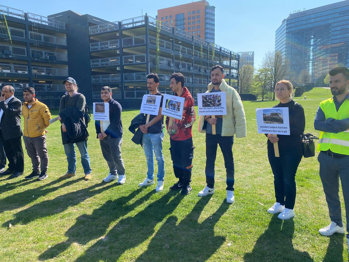 ezideu2014's tweet photo. Be the voice of voiceless people! 

Stand with Yezidis against the deportation to Iraq! 

 #StopYezidiDeportatio https://t.co/G2tLgo4Cqu