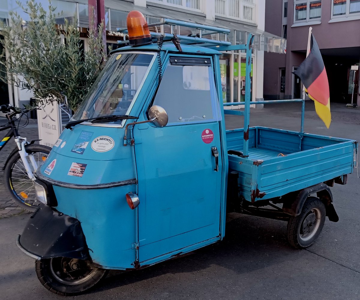 stuggiwatcher's tweet photo. Vaihinger Markt in #Stuttgart wieder zugemüllt
Illegal abgestelltes KFZ bitte entfernen und Zuständige zur Rechenschaft ziehen. @stuttgart_stadt
Unser Dorf soll schöner werden. https://t.co/fZV9HCrdM5