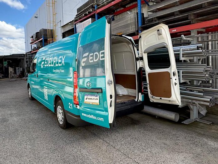 edelflex's tweet image. Como parte del programa 𝗘𝗗𝗘𝗟𝗙𝗟𝗜𝗚𝗛𝗧 y el proceso de rebranding, hemos renovado nuestra flota con unidades completamente nuevas, adaptándolas a nuestra nueva imagen corporativa.