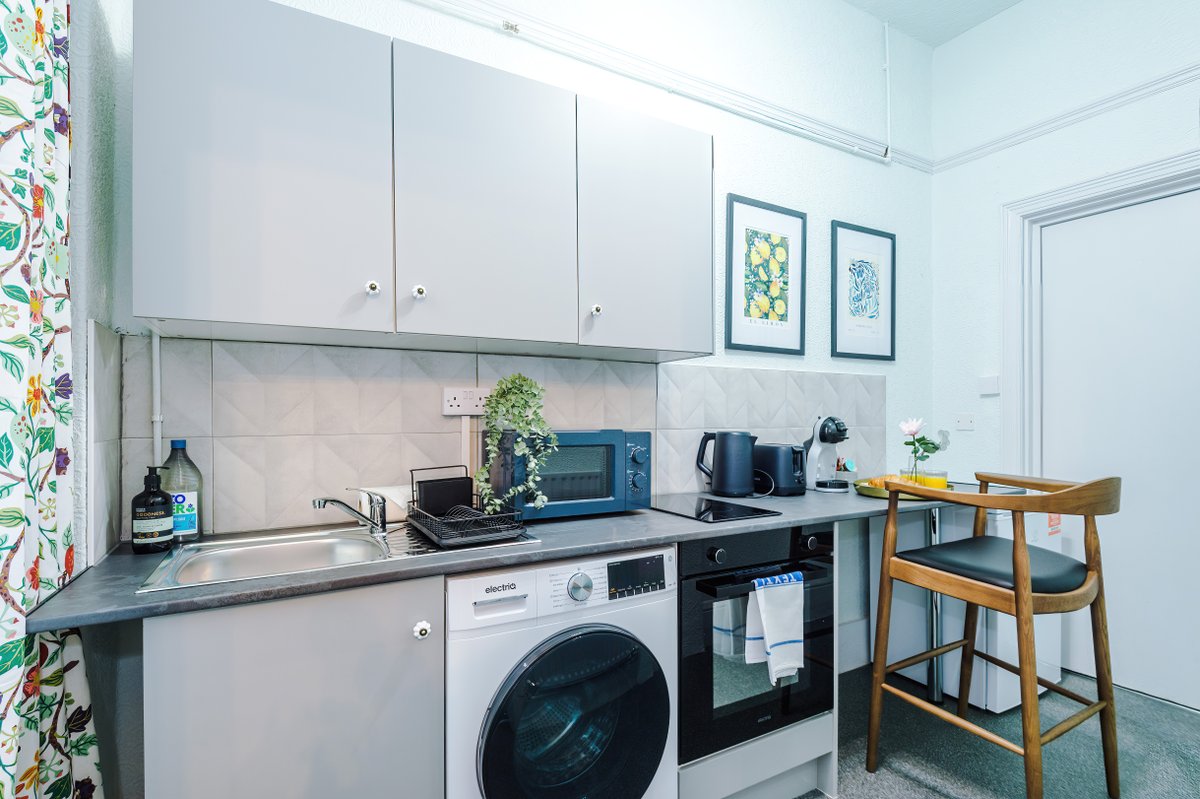 patternbricks's tweet image. ⚡ Everything Works - Guaranteed! ⚡

Ever booked a place and found the oven, shower, or heating wasn’t working? That won’t happen with us. We test all appliances before your stay and have a maintenance team on standby.

#HassleFreeStay  #ReliableLets #Airbnb #WarwickshireStays