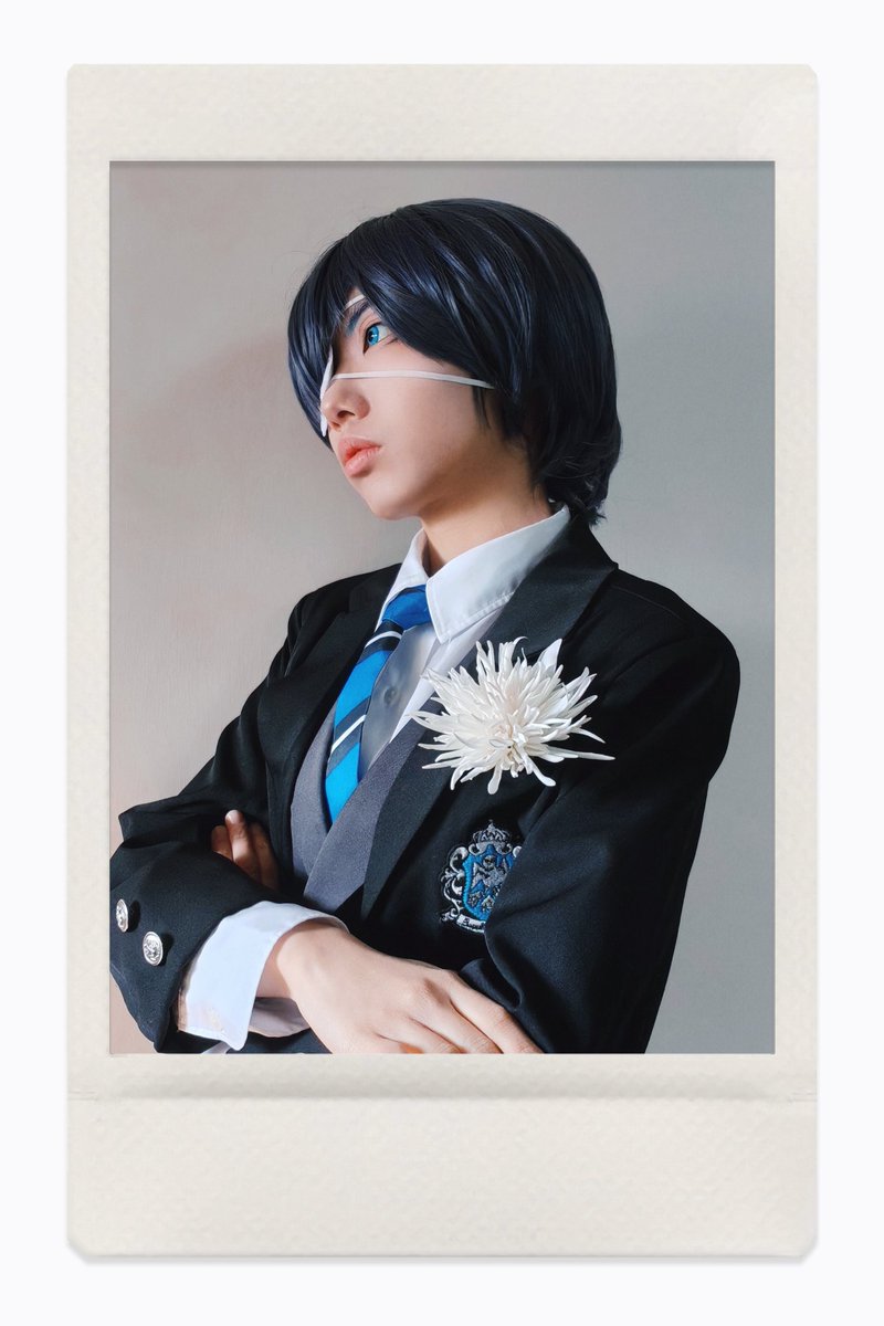 0v_yon's tweet photo. ... 𝑰'𝒗𝒆 𝒍𝒐𝒏𝒈 𝒔𝒊𝒏𝒄𝒆 𝒇𝒐𝒓𝒈𝒐𝒕𝒕𝒆𝒏... 𝒉𝒐𝒘 𝒕𝒐 𝒔𝒎𝒊𝒍𝒆... 𝒋𝒐𝒚𝒇𝒖𝒍𝒍𝒚.
我本來就忘記了，忘了怎麼樣做到很高興的笑。
_
#blackbutler 
#blackbutlercielphantomhive
#blackbutlercosplay #cielphantomhivecosplay 
#黑執事 #謝爾 #謝爾凡多姆海伍 https://t.co/LAxg7MghkE
