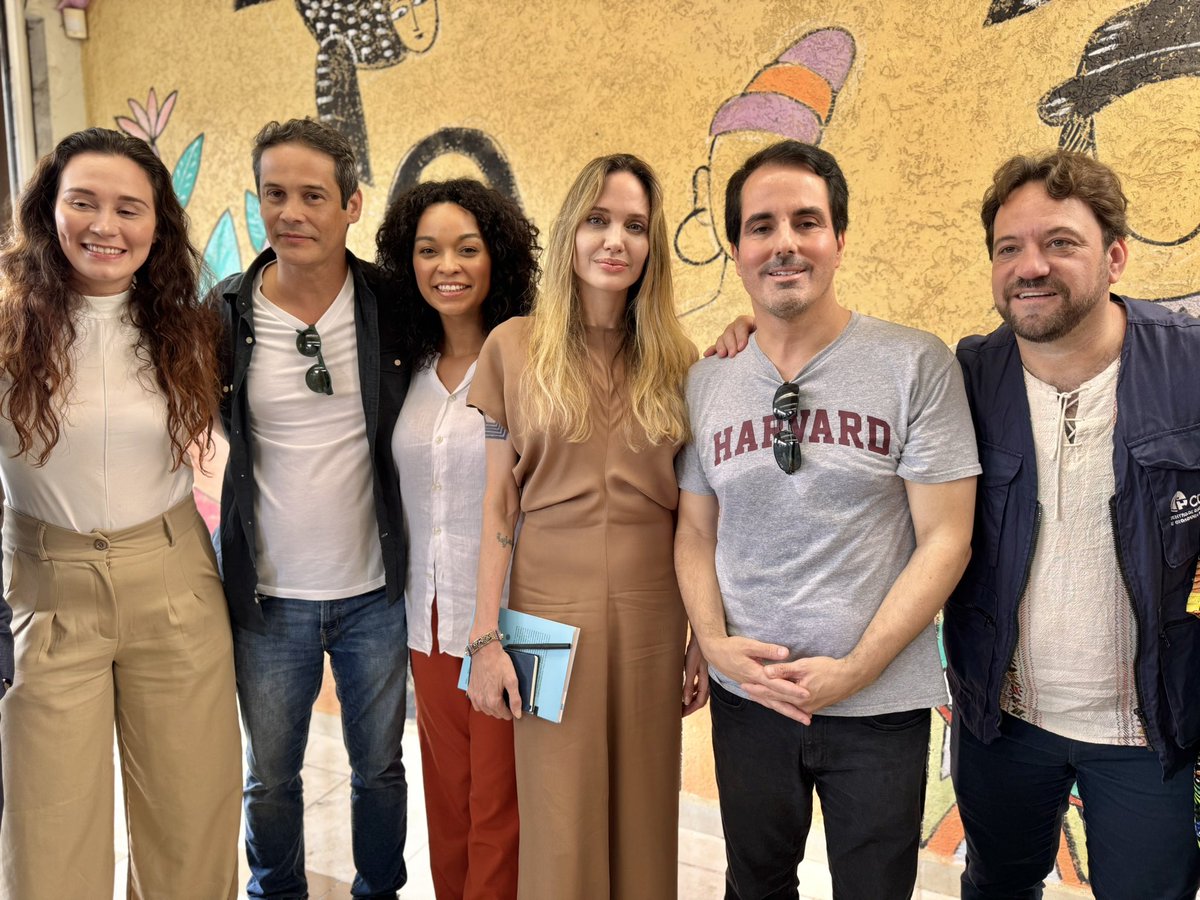 Um prazer imenso estar ao lado dessa grande atriz e ativista humanitária. 
Angelina Jolie está no Brasil desde ontem e já se encontrou com lideranças indígenas para discutir questões ambientais e os desafios enfrentados pelas comunidades locais, como o desmatamento,  (…)