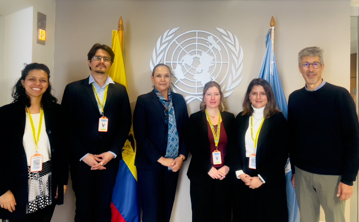 Desde @vamospaz y @cinep_ppp nos reunimos con Ma. Dolores Barrientos Alemán, Representante en Colombia del Programa de las Naciones Unidas para el Medio Ambiente (PNUMA) <a href="/onucolombia/">ONU Colombia 🇺🇳</a> , para explorar sinergias en materia de protección ambiental y construcción de paz en Colombia 🇨🇴
