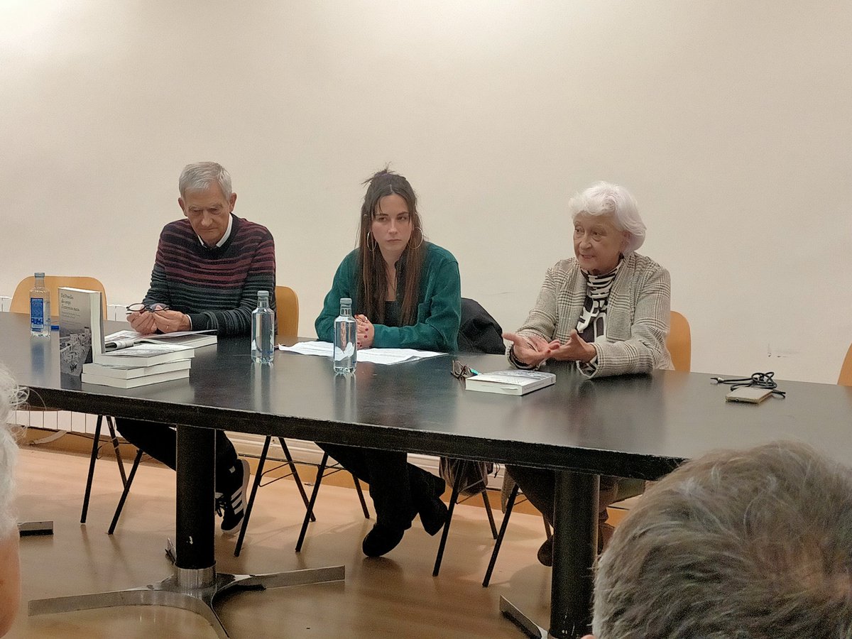 "Els pobles que obliden la seva història estan condemnats a repetir-la" deia Ciceró.
A la presentació del llibre "Del Penedès als camps d'extermini nazis" al GER de la mà de l'Institut d'Estudis Penedesencs.