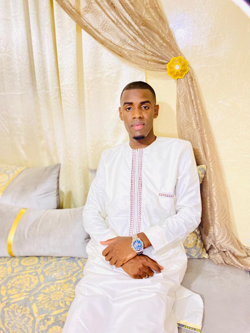 _AdamaBa's tweet photo. Mon profil en grand 😊🤍
#VendrediProduction https://t.co/b9nCrU7Q34