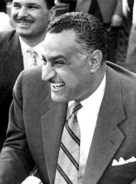 - "يعايرني الناس لماذا أخسر جميع حروبي بشكل مخجل فيكون جوابي كيف أنتصر وعندي شعب فسيخي يتناكحون في المواصلات العامة كالجواميس" .
.
.
.
الصفحة (٦٧) مذكرات الرئيس المصري جمال عبدالخاسر 

 #الذباب_إلكتروني_السعودي
#الذباب_الإلكتروني_المصري