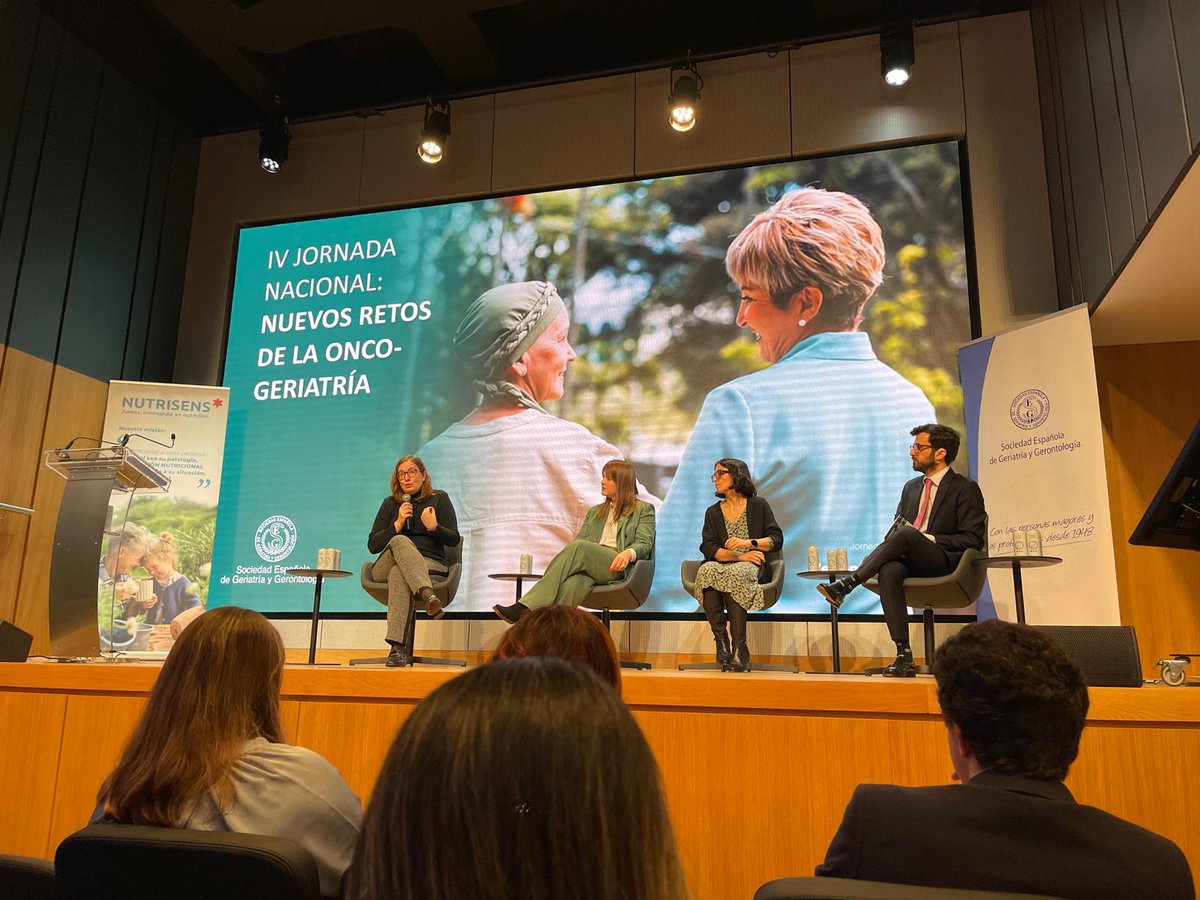 🔵 Avui la Dra <a href="/mariapifi/">Maria Pi-Figueras</a>, la Dra Alicia Calle i la Dra <a href="/Anna_I_P/">Anna🌊</a> han participat a la "IV Jornada Nacional de Nuevos Retos en #Oncogeriatría" que s'ha celebrat a Madrid, enguany centrat en el maneig nutricional 🥦 i noves tecnologies ⚙️, entre d'altres temes.

#geriatria