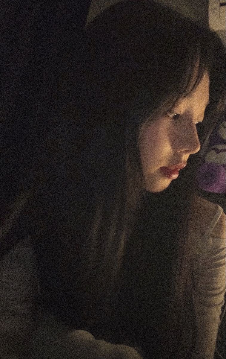 언니 그새끼 만나지 마요
내가 먼저 좋아했어

나 내일 결혼해
연락 그만해줬으면 좋겠다

결혼식 당일 신부 메이크업 받다가 도망나와서 그 연하 찾아가는 김연상이 보고 싶네..