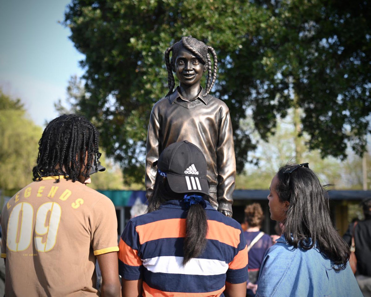 Mayor of London's Culture team (@ldn_culture) on Twitter photo Today <a href="/MayorofLondon/">Mayor of London, Sadiq Khan</a> joined the family of the late Ella Adoo-Kissi-Debrah for the unveiling of Ella’s statue in Lewisham.
The sculpture commemorates the nine-year old, who died in 2013 of an asthma attack linked to air pollution.
ellaroberta.org/campaigns/a-me… Today <a href="/MayorofLondon/">Mayor of London, Sadiq Khan</a> joined the family of the late Ella Adoo-Kissi-Debrah for the unveiling of Ella’s statue in Lewisham.
The sculpture commemorates the nine-year old, who died in 2013 of an asthma attack linked to air pollution.
ellaroberta.org/campaigns/a-me…