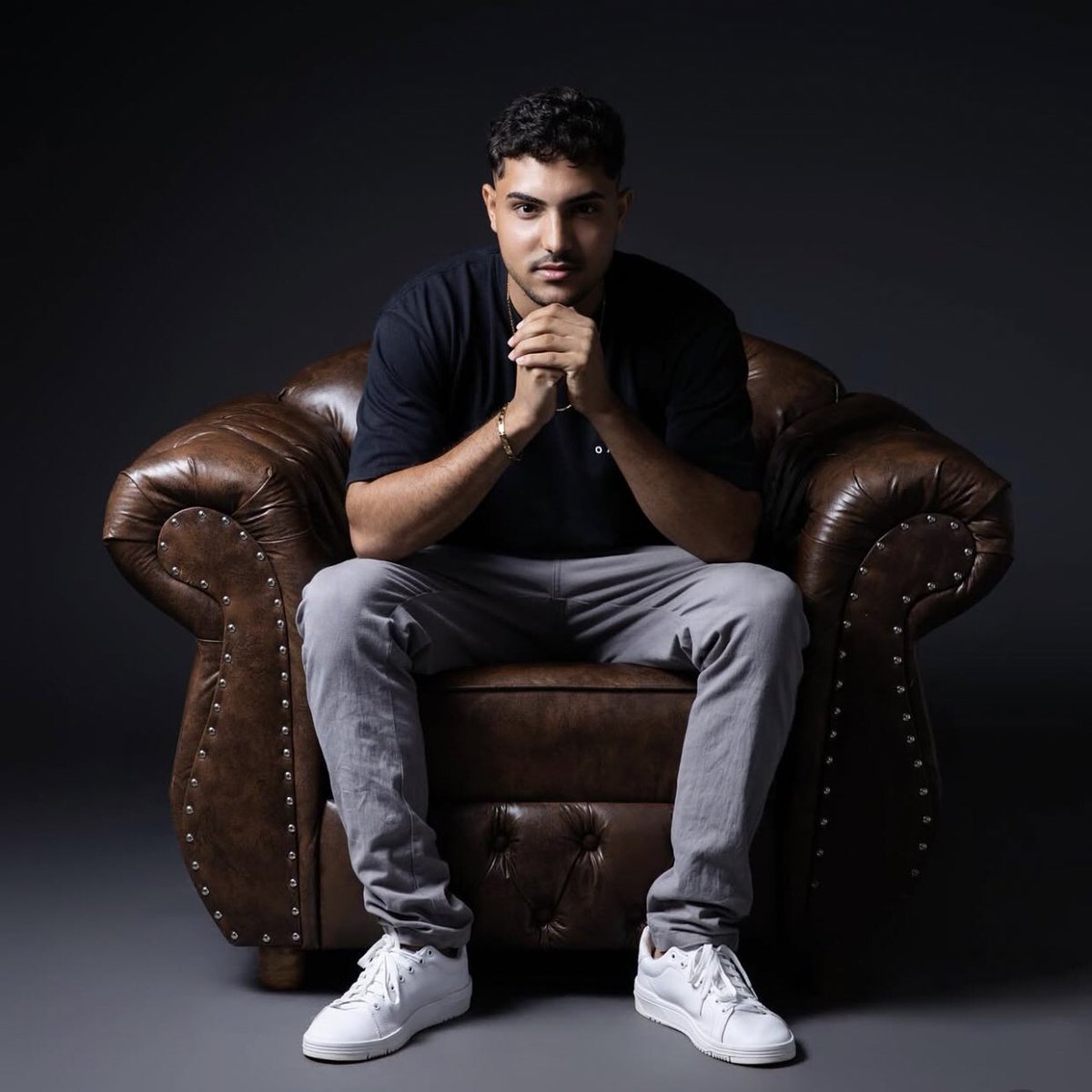 kikiki_seabra's tweet image. #GRANDÃO Marcelo Alves, o humorista que está revolucionando as redes sociais! Com seu humor contagiante, ele já conquistou 36,5 mil seguidores no Instagram. Sua criatividade e talento o tornam um dos nomes mais destacados da comédia digital. BRABO MESMO, Marcelo Alves! 🫡😮‍💨